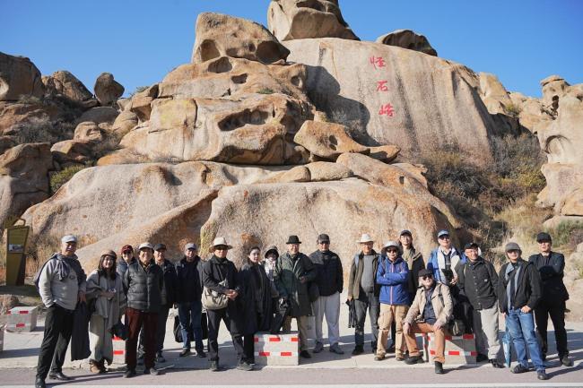 艺术扎根生涯 文字赞扬时期：走遍中国——中国文促会好意思术家写生创作步赴任疆段圆满收官