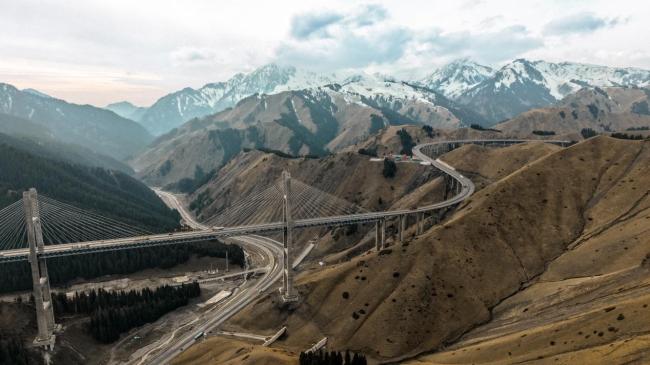 艺术扎根生涯 文字赞扬时期：走遍中国——中国文促会好意思术家写生创作步赴任疆段圆满收官