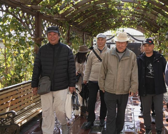 艺术扎根生涯 文字赞扬时期：走遍中国——中国文促会好意思术家写生创作步赴任疆段圆满收官